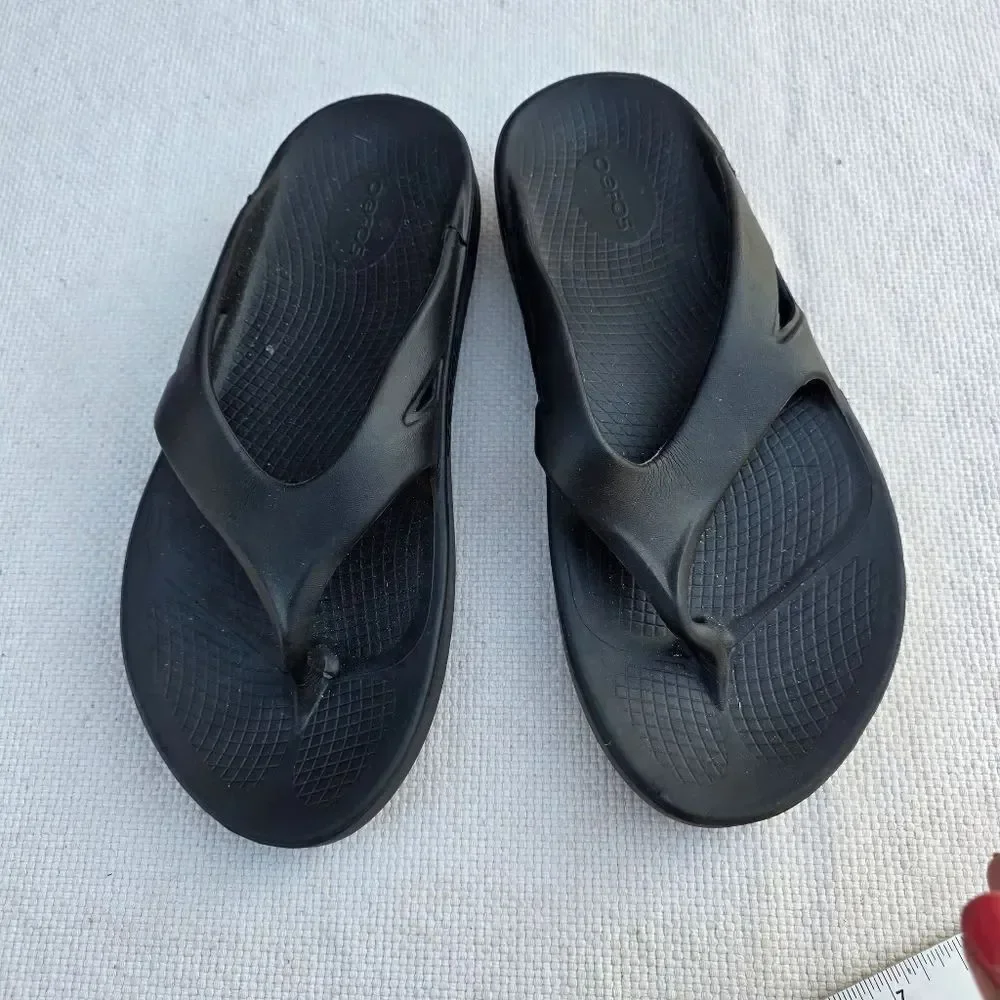 Oofos recovery sandals